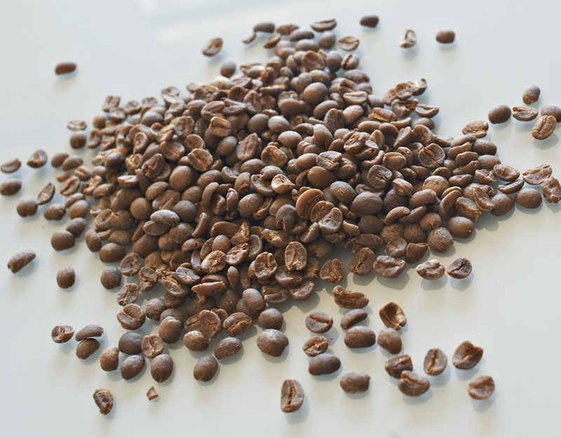 Microwave freeze dried coffee beans